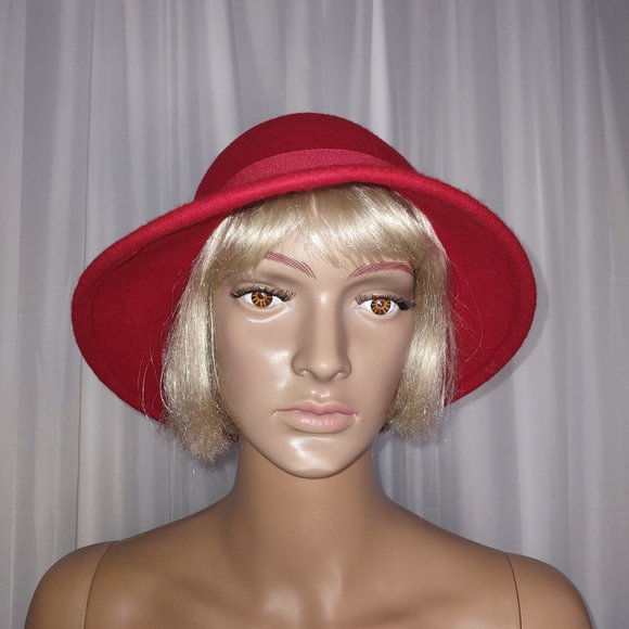 Croft & Barrow Red Cloche hat  100% wool Inner band is 22" - Picture 2 of 9